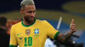 FOTOS: Neymar sorprende con extravagante cambio de look