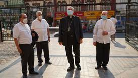 Fotos: Nuncio apostólico del Vaticano llega a Apatzingán previo a misa en Aguililla
