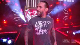CM Punk causa polémica con playera a favor del aborto