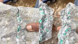 ¿Cuál será su valor? Mineros encuentran roca llena de esmeraldas