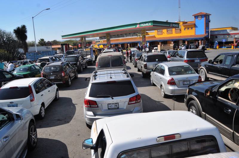 Las filas por desabasto de gasolina en Pemex son considerables