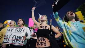 EU perfila eliminar el derecho al aborto, mientras otros países impulsan la interrupción del embarazo