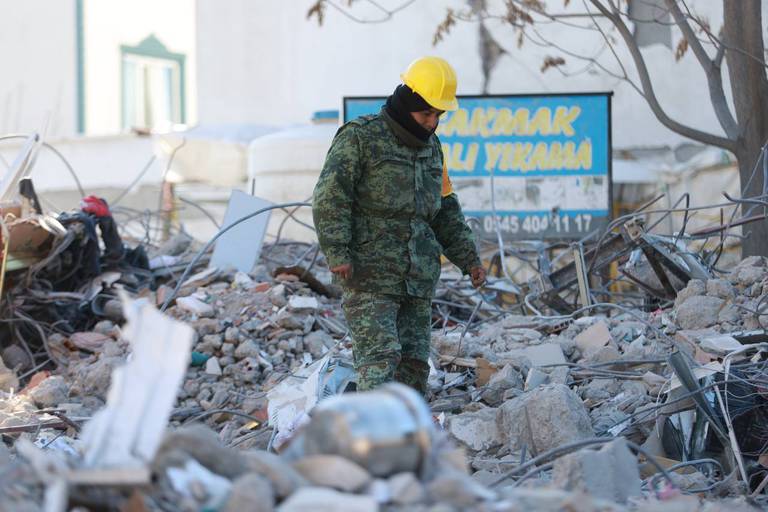 Ascienden a más de 21 mil fallecidos por los terremotos en Turquía y Siria