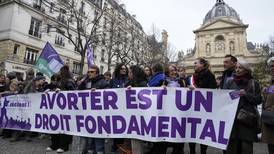 Francia es el primer país en declarar el aborto un derecho constitucional