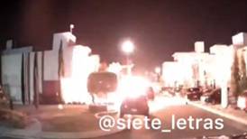 Hombres incendian camioneta en fraccionamiento del Edomex