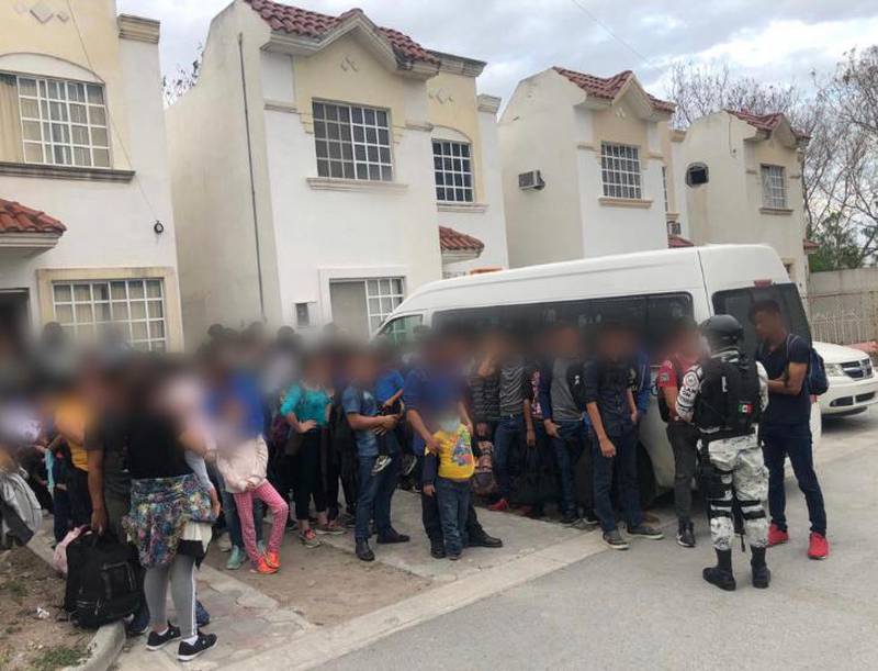 Guardia Nacional e INM localizan 128 migrantes en una casa de Tamaulipas