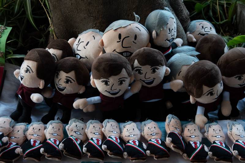 Los muñecos se han comercializado en los actos de precampaña de la candidata de Morena. (Cuartoscuro)