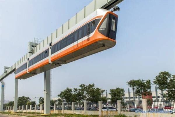 Inicia pruebas el tren colgante más rápido de China