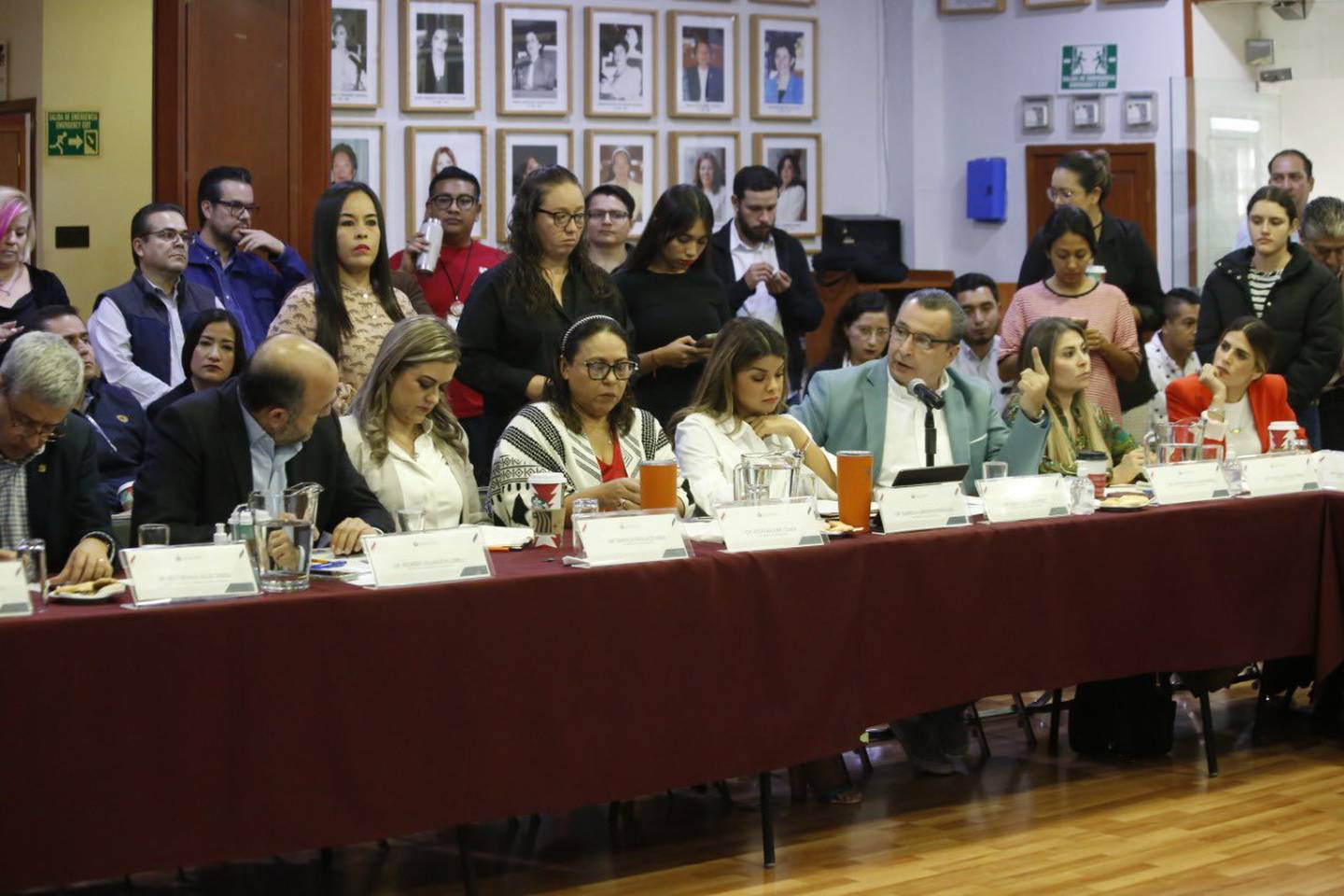 Los diputados de la bancada emecista criticaron severamente el manejo de recursos por parte de la Universidad de Guadalajara; el rector afirmó que si hay algo que se deba investigar, que se realice.
