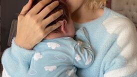 Fernanda Castillo publica foto amamantando a su hijo y revela su duro proceso de lactancia
