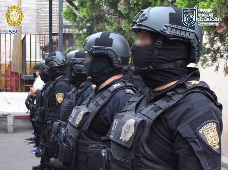 Policías de la SSC.