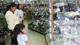 Importación de zapato asiático de baja calidad crece y pega a zapateros de Guanajuato