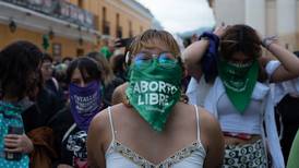 Senado buscará despenalizar el aborto en todo México y tirar la ley antiinmigrantes de Texas