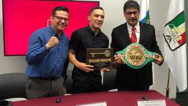 Óscar Valdez recibe las llaves de la ciudad en Nogales