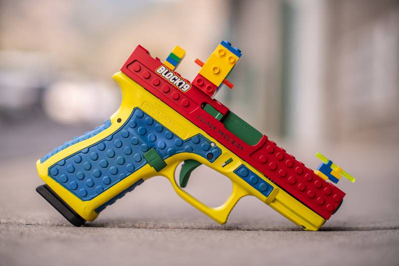 Estados Unidos: denuncian arma que parece hecha por bloques de juguete