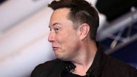 Autos eléctricos y cohetes llevan a Elon Musk a la cima de los multimillonarios