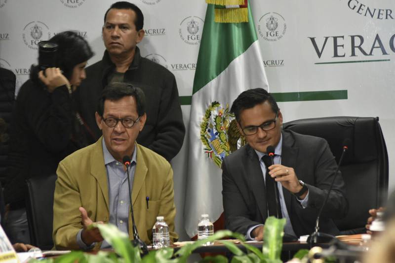 El fiscal de Veracruz , dijo que en la administración anterior había desorden total en relación con los cuerpos