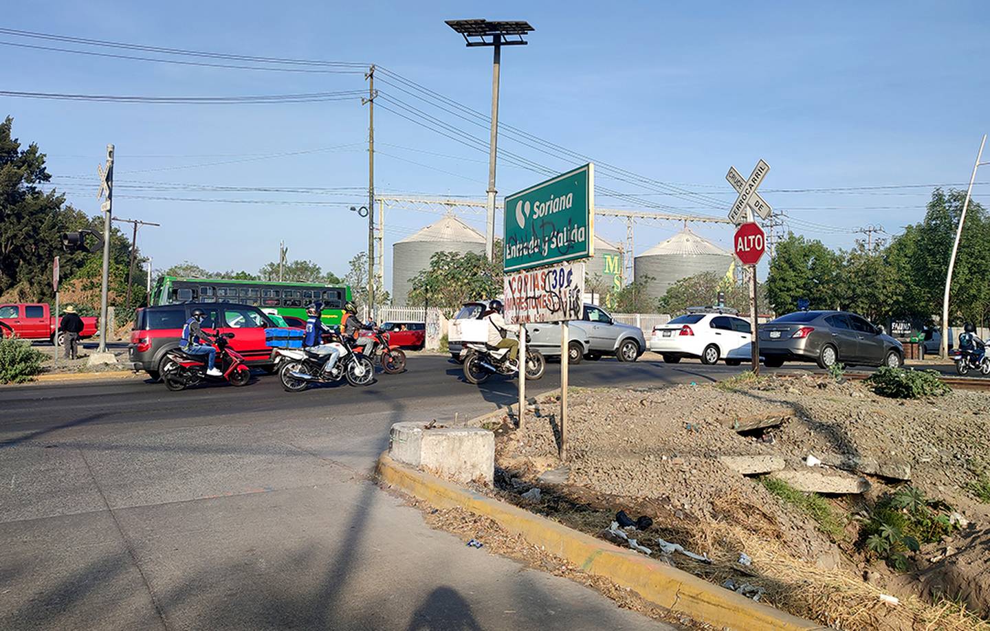 La avenida Adolf Horn es una de las cinco salidas que tienen los fraccionamientos de Tlajomulco para llegar hasta el Periférico y quedará con restricciones ocho meses.