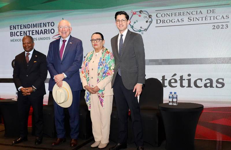 En el evento participaron Ken Salazar, embajador de Estados Unidos en México y Todd Robinson, subsecretario para Asuntos  Internacionales de Narcóticos y Cumplimiento de la Ley.