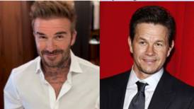 David Beckham demanda a Mark Wahlberg por pérdidas millonarias en marca de fitness