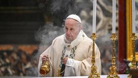 Papa Francisco avala castigar sacerdotes por pederastia y encubrimiento