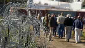 Corte Suprema permite cortar el alambre instalado por Texas en frontera con México