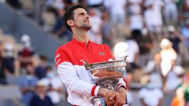 Novak Djokovic viene de atrás para conquistar Roland Garros
