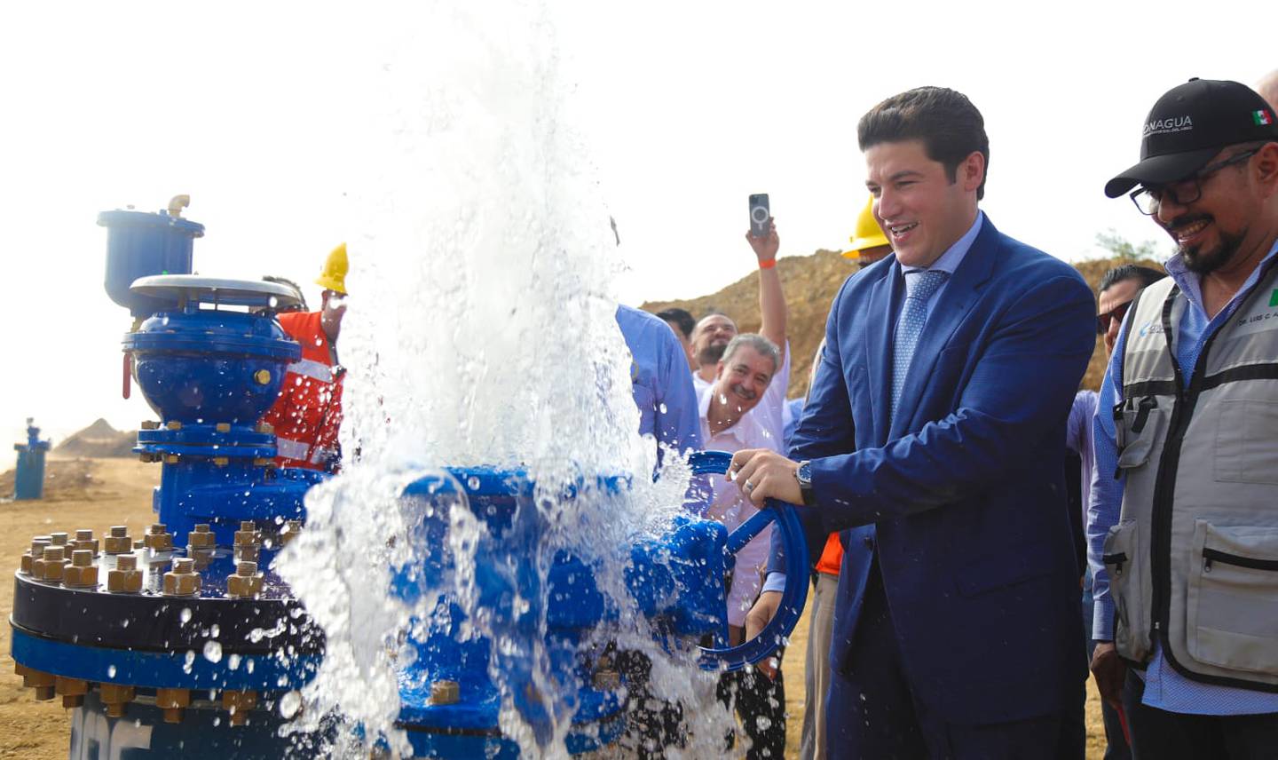 El gobernador calificó de "día histórico" cuando el agua llegó a la potabilizadora de San Roque.