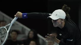 Coco Gauff e Iga Swiatek ganan en sets corridos en las Finales de la WTA
