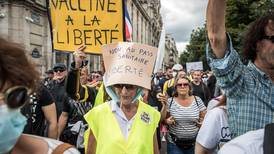 Protestas crecen en Francia contra pase sanitario de Emmanuel Macron