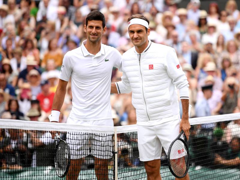 Novak Djokovic junto a Roger Federer, en Wimbledon