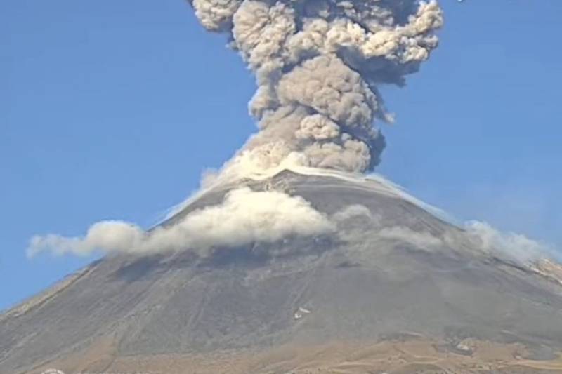 Alertan por posible caída de ceniza del volcán Popocatépetl en CDMX.