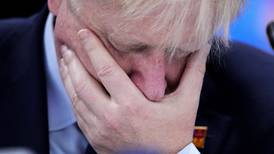 Boris Johnson se disculpa y se responsabiliza de sus decisiones en la pandemia por Covid-19