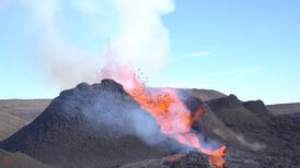 Impresionantes imágenes muestran lava brotando del volcán Fagradalsfjall