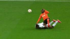 Lassina Traoré sufre terrible lesión en la Champions League