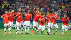 Chile es semifinalista pese a goles anulados por el VAR