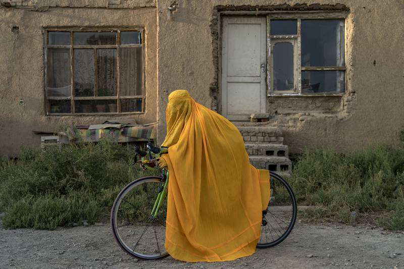 Las mujeres afganas sufren de muchas restricciones y gozan de escasos derechos humanos