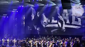 Christian Nodal ofreció su primer concierto sinfónico; listo para la llegada de su hija 