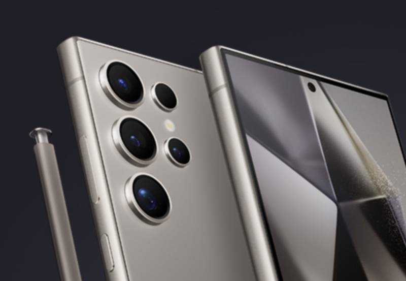 Los bordes de titanio, la IA y una triple cámara son los principales atractivos del dispositivo. (Samsung)