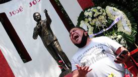 Mexicanos recuerdan las canciones de José José en su aniversario luctuoso