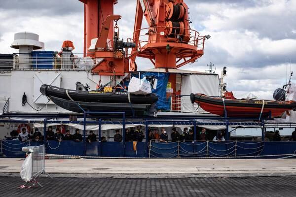 Italia bloquea el barco de una ONG alemana dedicada al rescate de migrantes
