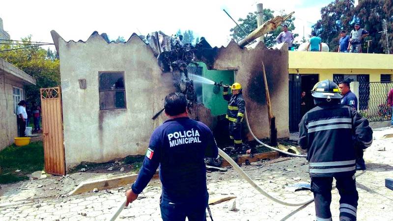 Avioneta se estrella contra casa en Santiago Tenango, Puebla