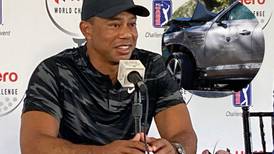 Tiger Woods esquiva cuestionamientos sobre su accidente de auto