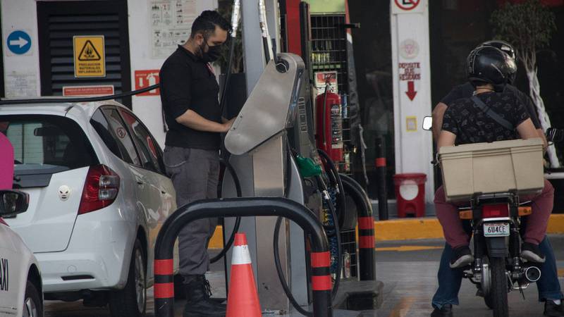 Precio de gasolina subirá 2.5% por recorte a estímulos fiscales