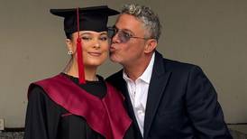 Alejandro Sanz sorprende a su hija en su graduación 
