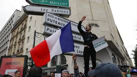 Franceses vuelven a las calles en contra del certificado de vacunación