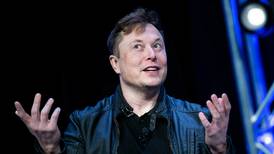 Elon Musk es denunciado por acoso a azafata