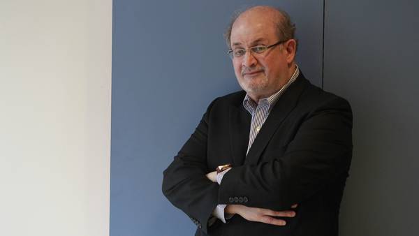 Salman Rushdie es atacado durante una conferencia en Nueva York