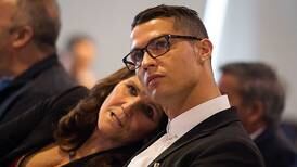 Cristiano Ronaldo sorprende a su madre con costoso regalo por su cumpleaños
