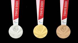 Conoce las medallas de Juegos Paralímpicos, con abanicos florales y en braille